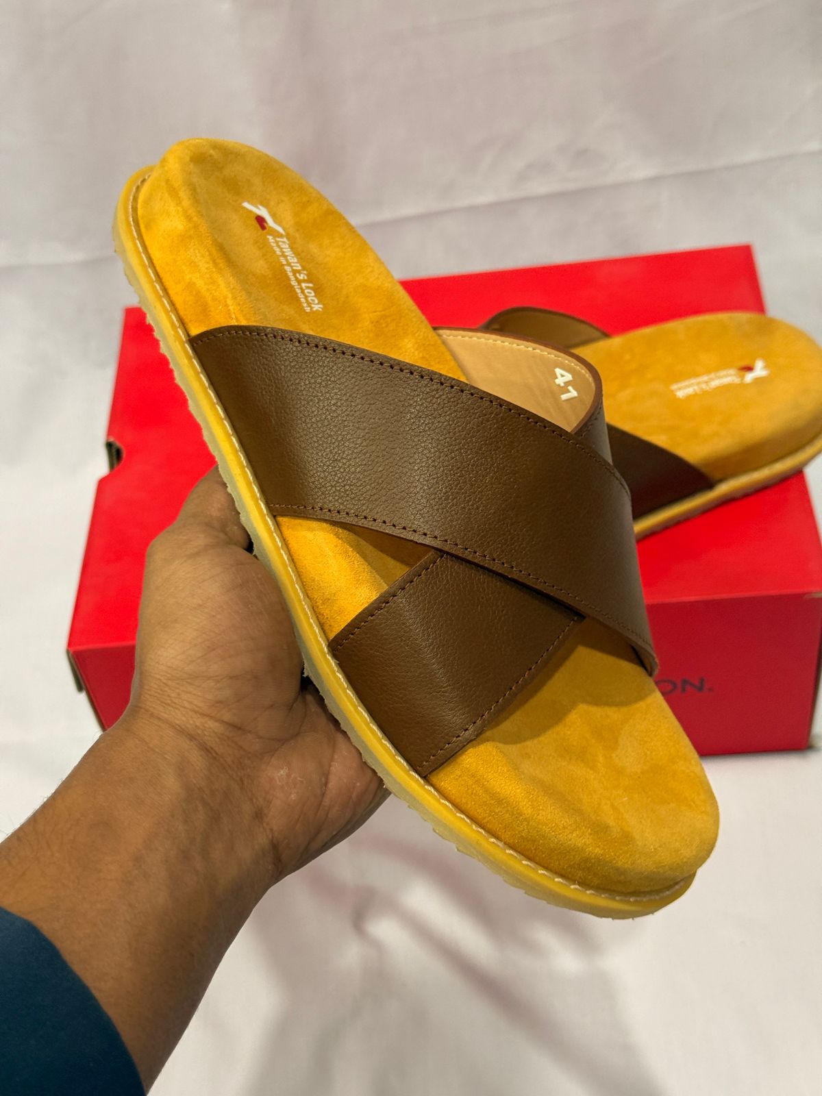 Urban Cross Luxe Slide – Brown Edition